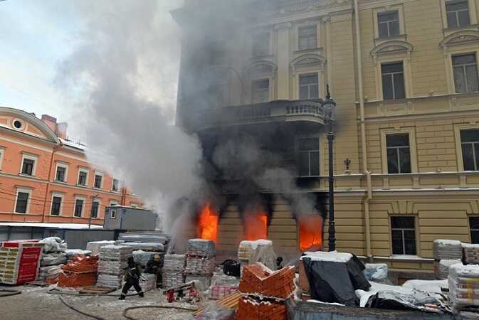 Опубликовано видео мощного пожара в петербургской консерватории им. Римского-Корсакова