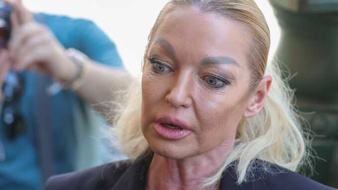 Волочкова заплакала у гроба Григоровича и почувствовала недомогание