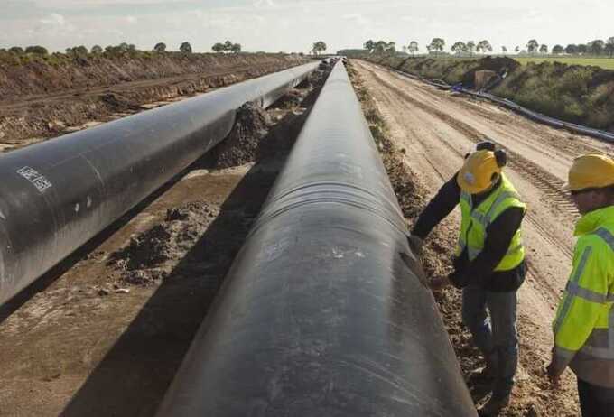 Прибыль российских нефтегазовых компаний упала вдвое из-за санкций и снижения цен