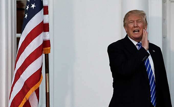 Трамп предложил сажать в тюрьму за сжигание флага США